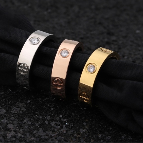 NEW Stainless Steel Screw LOVE Ring with Stone in Silver - Picture 3 of 7